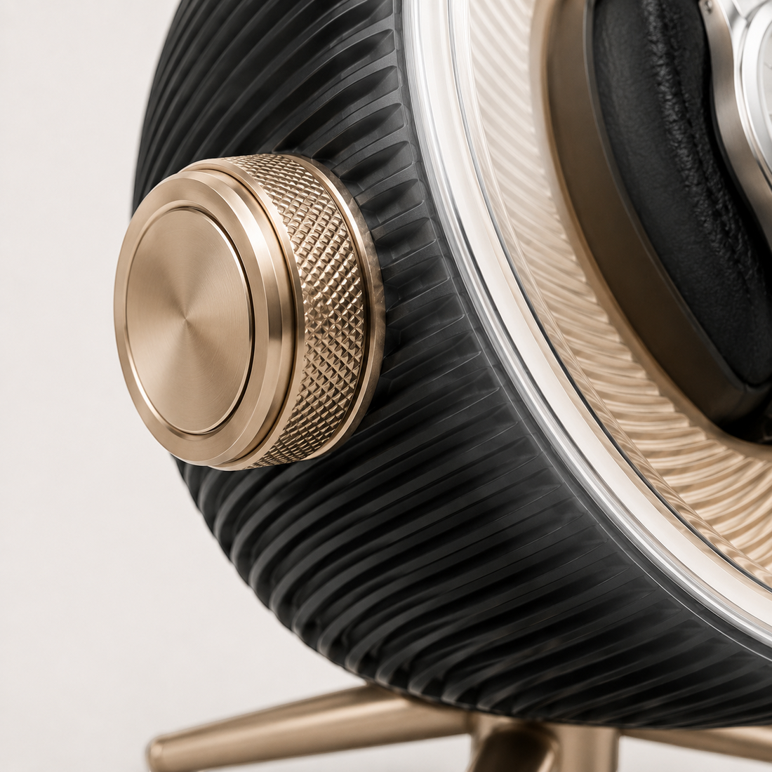 Orbe Spherical Solo Watch Winder — detail